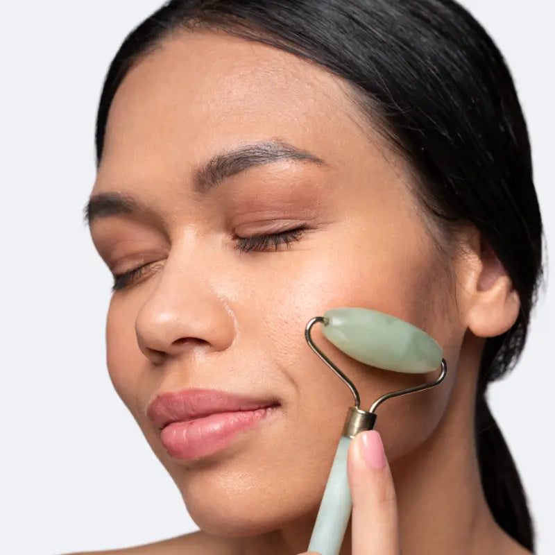 Gua-Sha et Rouleau Visage Belliska - coloris rose, blanc, noir, vert jade